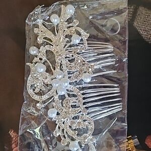 NEW in package faux pearl and rhinestone silvertone bridal hair comb